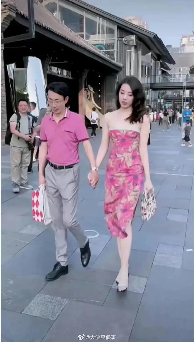 董思瑾中石化，国企领导牵手女下属，女主社媒晒钻戒，奢侈品众多还要买保险箱