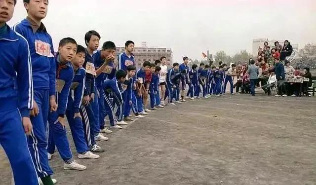 梦见和同学打架是什么征兆（梦见和同学打架是怎么回事）