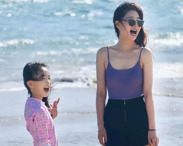 女人梦见看电影是什么预兆（梦见看电影是什么预兆梦见看两场电影）