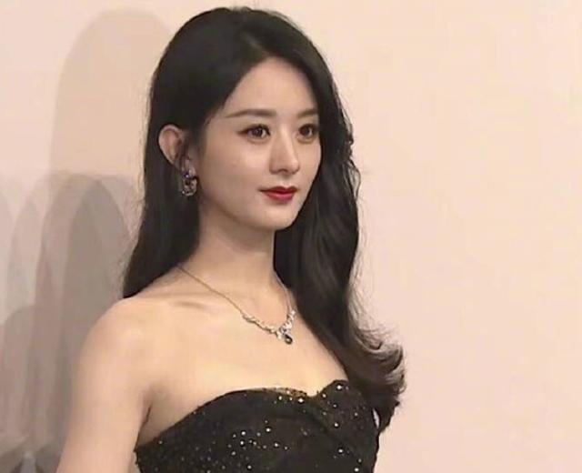 女人梦见看电影是什么预兆（梦见看电影是什么预兆梦见看两场电影）