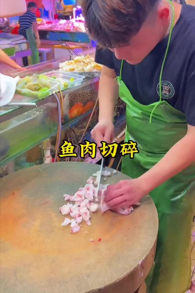 抖音美食博主起名字（抖音美食博主的简介怎么写的）