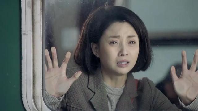 女人梦见看电影是什么预兆（梦见看电影是什么预兆梦见看两场电影）