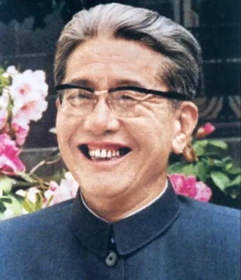 乔姓名字霸气两个字男孩（带乔的两个字名字）