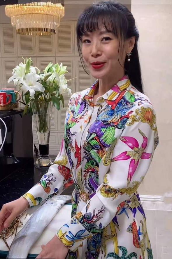 抖音美食博主起名字（抖音美食博主的简介怎么写的）