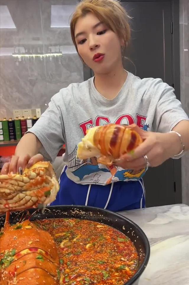 抖音美食博主起名字（抖音美食博主的简介怎么写的）