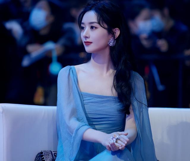 女人梦见看电影是什么预兆（梦见看电影是什么预兆梦见看两场电影）