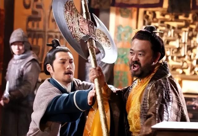 梦到被人打是什么预兆醒来发现身上有伤（梦到被人打是什么预兆出血）