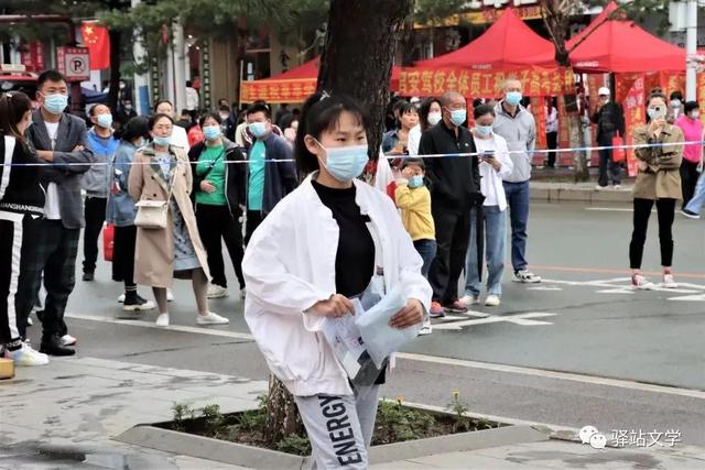 阳光帅气的男孩网名（男孩阳光的网名）