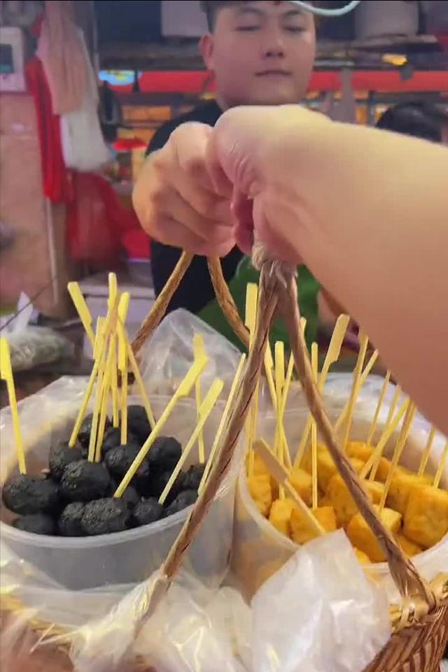 抖音美食博主起名字（抖音美食博主的简介怎么写的）
