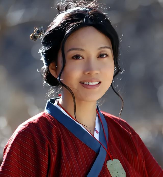 女人梦见看电影是什么预兆（梦见看电影是什么预兆梦见看两场电影）