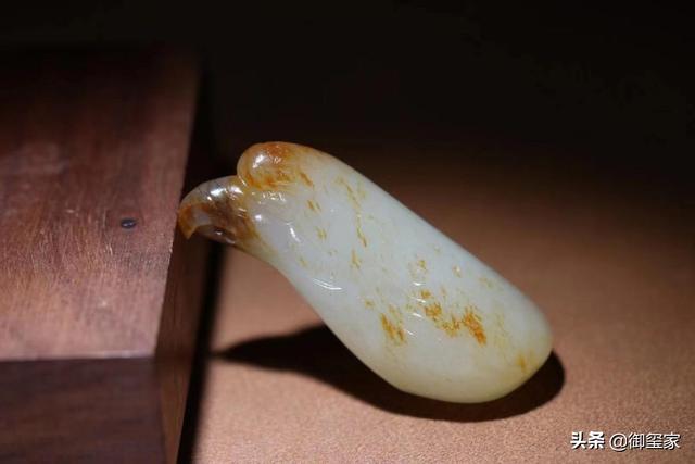 属狗带金还是银（属狗佩戴什么）