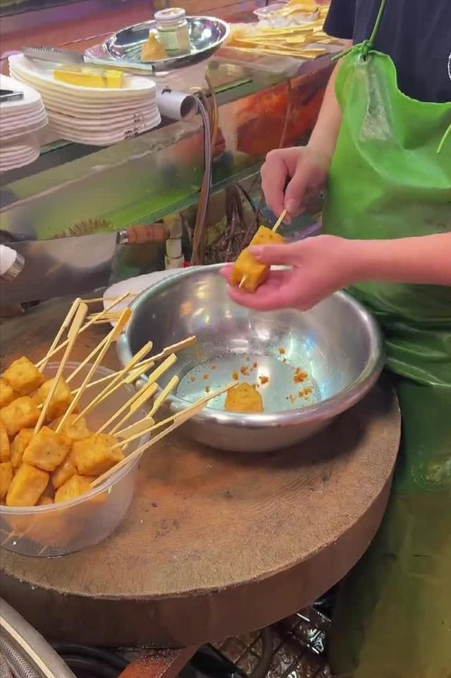 抖音美食博主起名字（抖音美食博主的简介怎么写的）