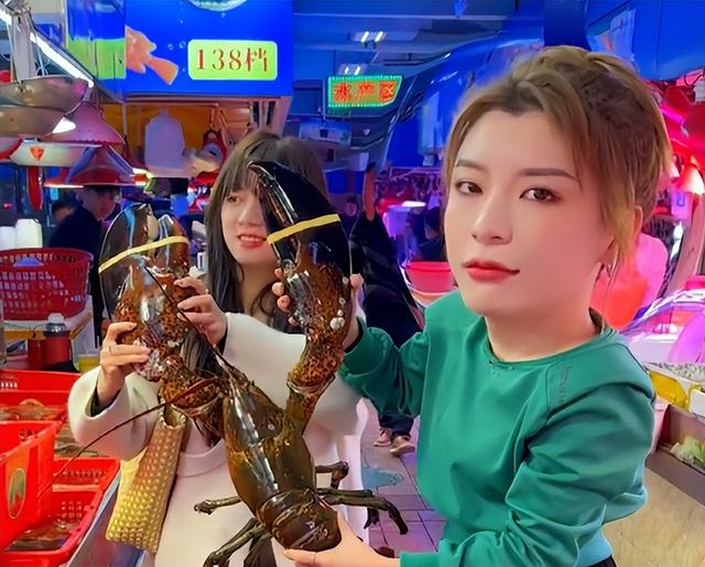 抖音美食博主起名字（抖音美食博主的简介怎么写的）