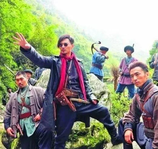 湘西巨匪曹振亚：跳天坑伪装自杀，一张渔网暴露神秘行踪