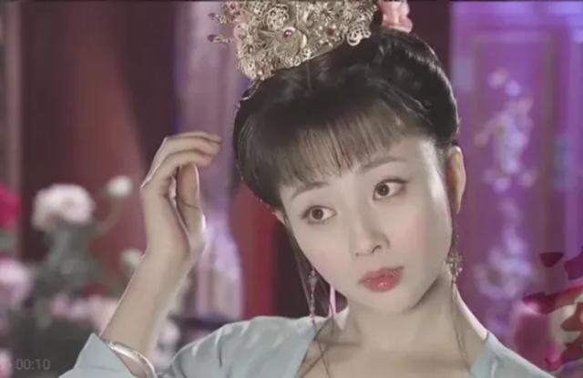 女人梦见看电影是什么预兆（梦见看电影是什么预兆梦见看两场电影）