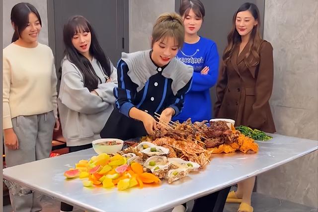 抖音美食博主起名字（抖音美食博主的简介怎么写的）