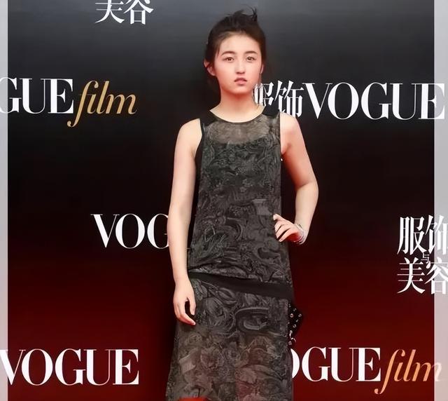 女人梦见看电影是什么预兆（梦见看电影是什么预兆梦见看两场电影）
