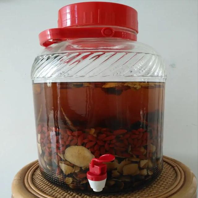 蛇泡酒蛇能活多久（用活蛇泡酒蛇多久会死）