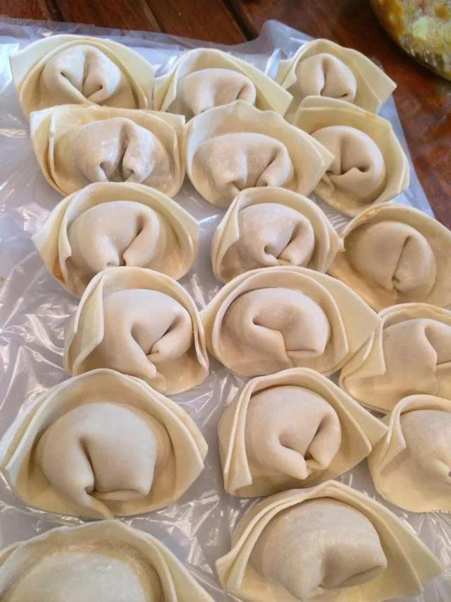 足疗店取名字大全免费泰兴人用扁食治先，纸钱则叫“科儿”，扁食和纸钱形状很相似足疗店取名宝典
