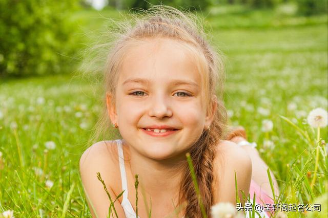 女孩名字2022年名字大全免费瑞万一生了小公主，就这样起名，邻居听了都哇塞女孩名字2022年名字大全免费