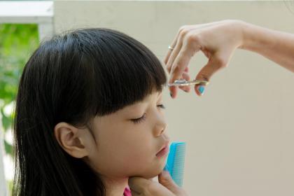 019年5月6号酉时出生的女孩如何取名，宜用字有什么"