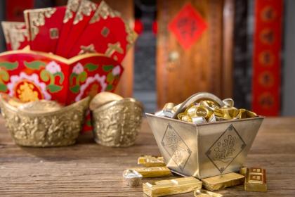 019年四月初九出生的双胞胎女孩起什么名好听，五行属什么"