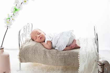 019年出生的女宝宝怎么起名字，姓慕女孩寓意好名字"