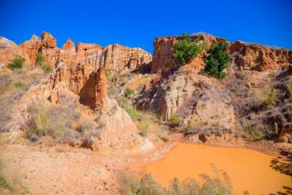 月27号丑时出生的女孩怎样起名，五行属什么！"