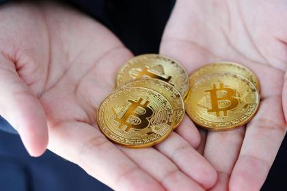 019年8月12号卯时出生的男孩怎么起名字，五行属什么"