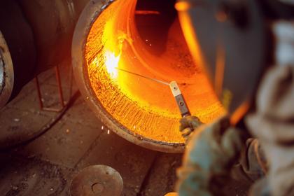 019年9月18号戌时出生的男孩如何起取个好听的名字，五行属什么"