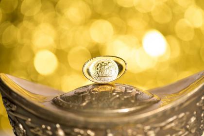 019年六月二十五出生的男孩怎么起名字好，五行属什么"