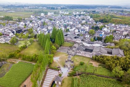 019年六月十八出生的双胞胎男孩如何起名字,五行属什么？"