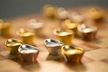 019年7月4号午时出生的男孩五行属什么"