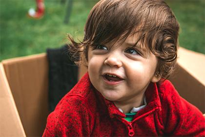 晚上八点出生的属羊男孩如何起名，应用什么字