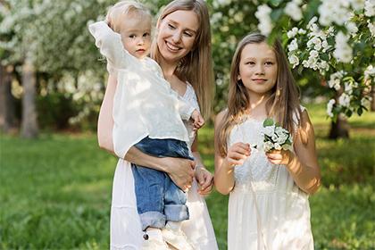 019年3月28号出生的双胞胎女孩起什么名字好，五行属什么"