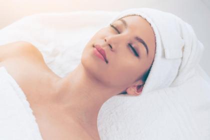 019年7月23号亥时出生的女孩怎么起名，五行是什么。"