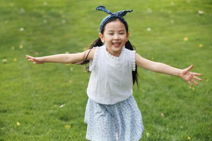 019年出生的姓薄女孩如何起名，宜用什么字"