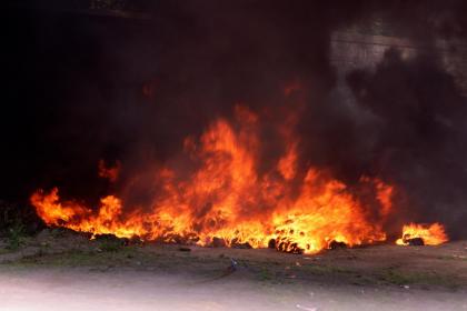 019年7月7号巳时出生的女孩怎么起名，五行是什么？"
