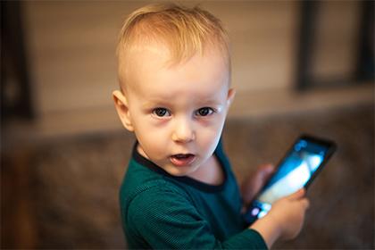 农历2019年三月二十八子时出生的女宝宝起什么名字舒服，五行属什么