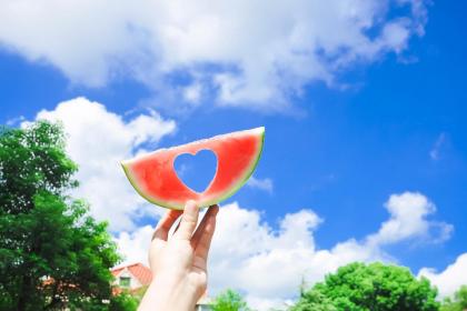 018年夏天出生的人五行缺什么？名字怎么取？"